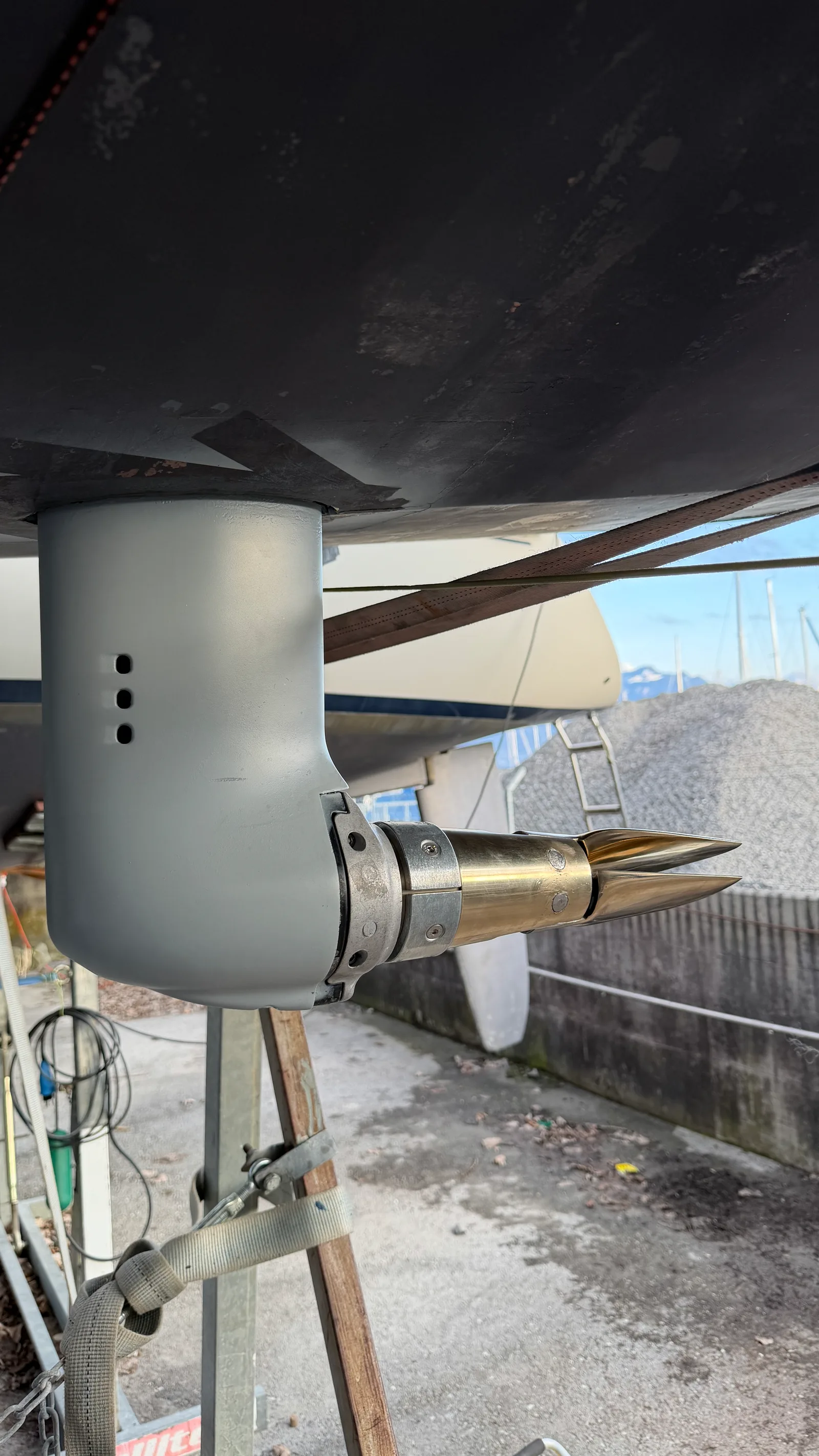 Volvo Sail Drive leg reassembled and repainted, new anode visible at the base: the sacrificial galvanic protection shields the aluminium from corrosion